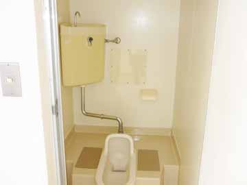 ���s���򒆉��Q���ڂ̒��ݑq�ɕt�������̎����ʐ^