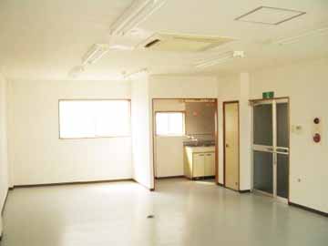 ���s��ы扵���̒��ݑq�ɕt�������̎����ʐ^